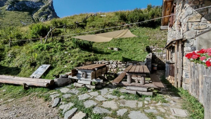Rifugio Lago Branchino esterni