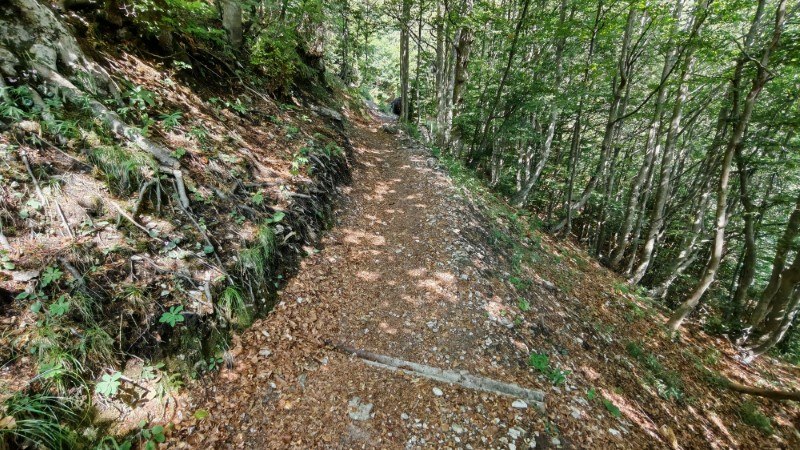 sentiero via normale monte venturosa