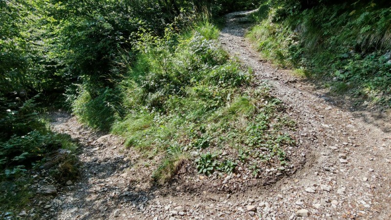 sentiero via normale monte venturosa