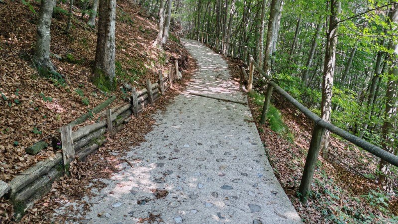 sentiero via normale monte venturosa