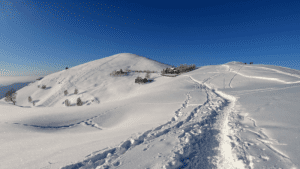 sentiero monte linzone in inverno