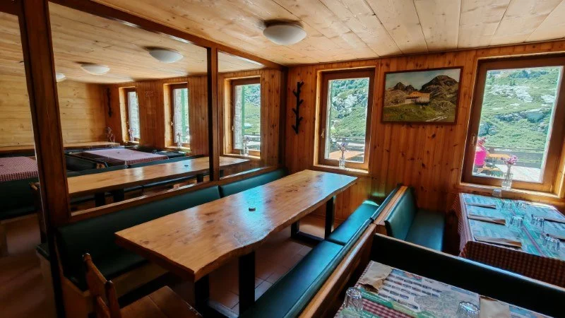 rifugio Fratelli Calvi interni